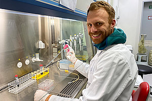 Jun.-Prof. Dr. rer. nat. Markus Breunig forscht zur Krankheitsentstehung in der Bauchspeicheldrüse von Menschen mit Mukoviszidose. Foto: Mukoviszidose e.V.